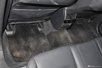 2016款力狮 2.5L自动全驱荣耀版