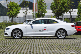 2016款改款奥迪A5 2.0T自动Coupe45TFSI舒适型