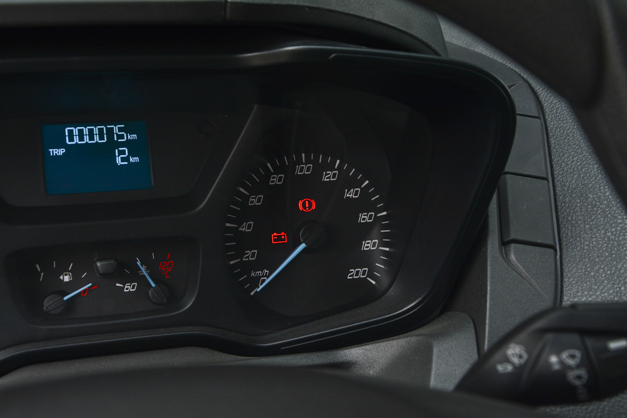 2017款新全顺 2.0T自动汽油多功能商用车短轴低顶