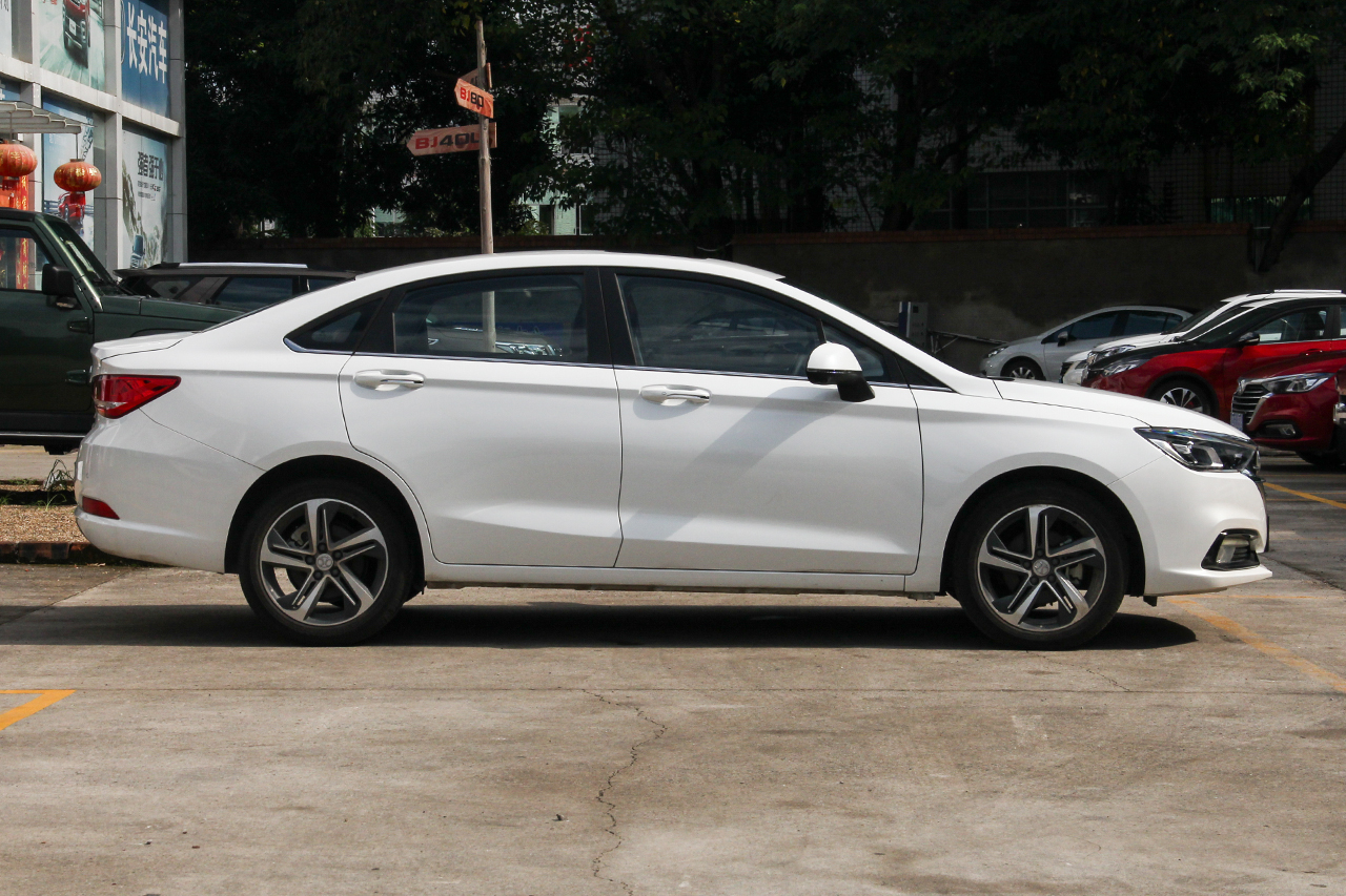 2018款北汽绅宝D50 1.5L CVT尊享智联版