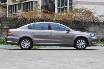 2016款迈腾1.8T自动TSI智享舒适型