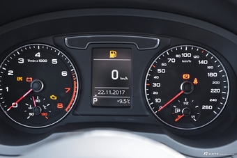 2018款奥迪Q3 30周年年型 30 TFSI风尚型