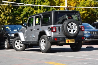 2018款牧马人2.0T自动四门撒哈拉版