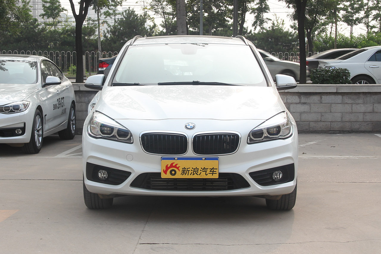 2016款宝马2系旅行车218i 1.5T自动运动设计套装