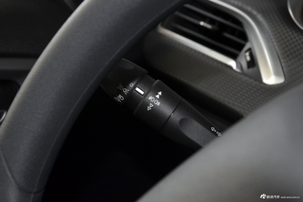 2018款标致2008 1.6L自动互联版