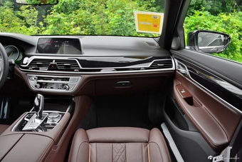 2018款宝马7系740Li 3.0T自动领先型M运动套装