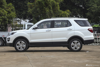 2016款长安CX70 1.6L手动豪华型