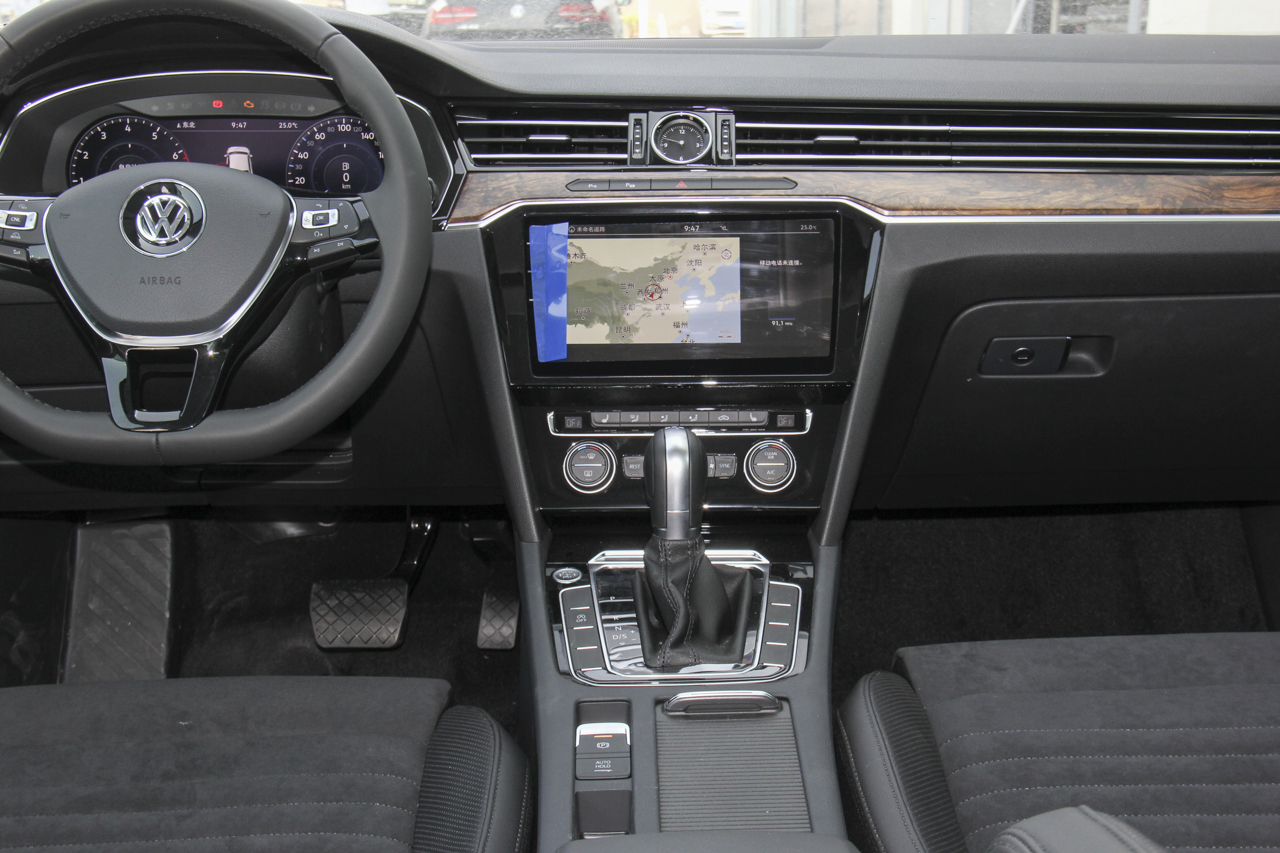 2018款迈腾1.8T自动330TSI DSG尊贵型