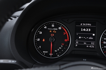 2018款奥迪A3 30周年型2.0T自动Sportback 40 TFSI风尚型