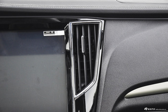 2016款众泰SR7 1.5T手动魔方之心版