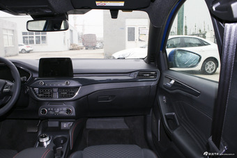 2019款福克斯三厢1.5T自动ST Line EcoBoost 180