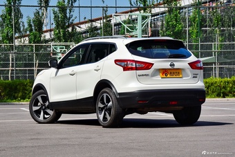 2017款逍客2.0L自动旗舰版 