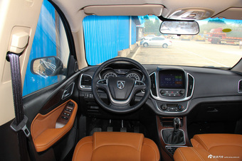 2017款宝骏560律动版1.5T手动尊享型