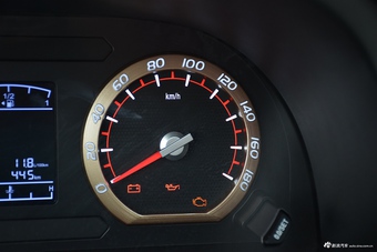 2017款东风风行菱智M5 1.6L手动豪华型