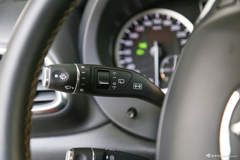 2017款英菲尼迪QX30 2.0T自动四驱运动版