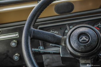 2016款BJ 212 2.0L手动三角门四驱豪华型 国V