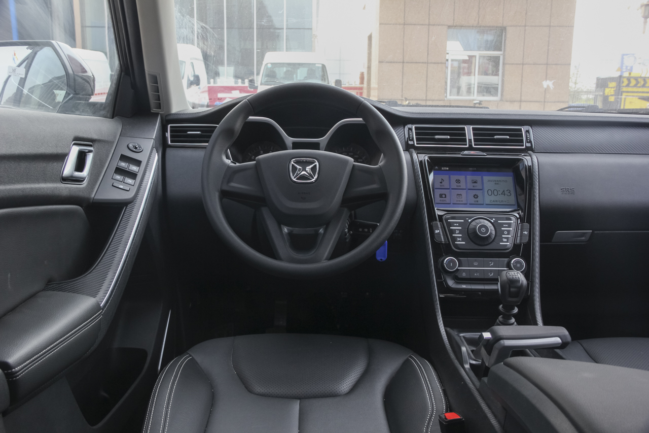 2016款驭胜S330 1.5T手动两驱时尚版