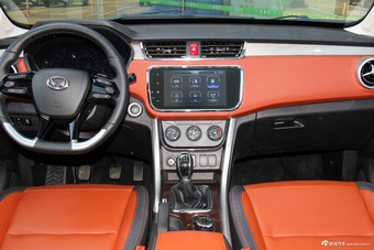 2016款北汽幻速S3L 1.5L手动尊贵型