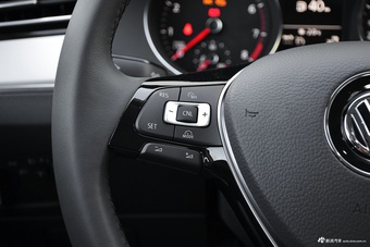 2017款迈腾1.8T自动330TSI DSG领先型