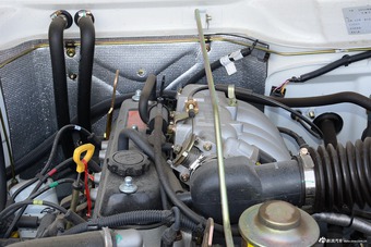 2016款战旗2.0L手动加长豪华型 三门版 国V