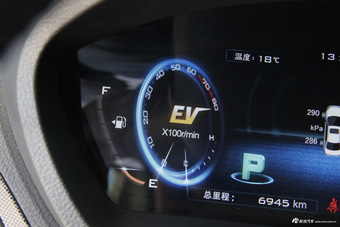 2015款比亚迪秦1.5T自动双冠旗舰版