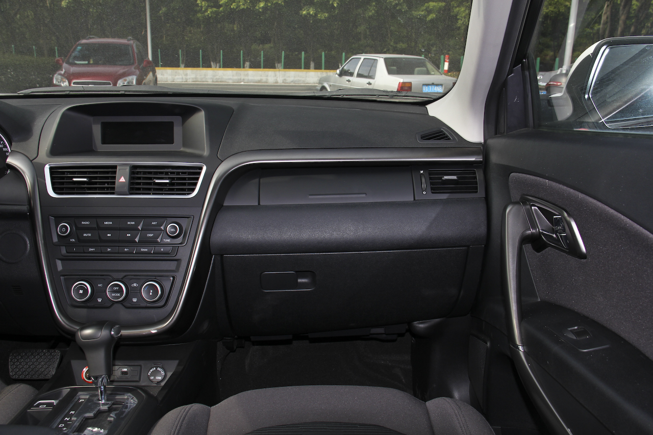 2017款奔腾X80 2.0L自动技术型