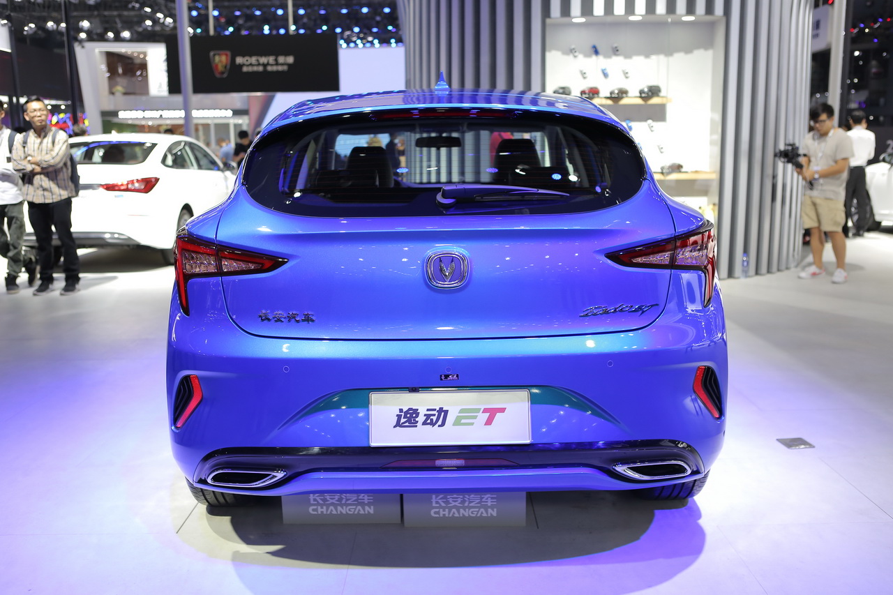 实拍全新长安逸动ET 拥有400km超远续航