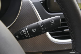 2017款宝骏730 1.5T手动时尚型7座