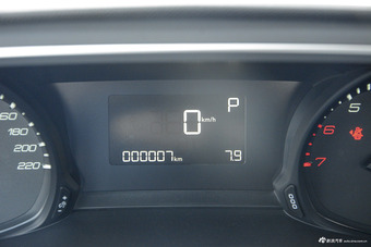 2016款标致308 1.6L自动时尚版