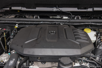 2016款北京BJ40L 2.0T手动四驱尊贵版 极夜黑