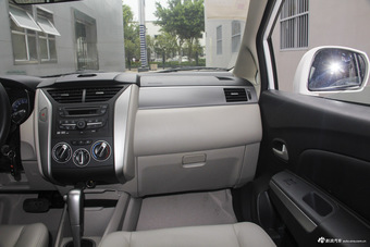 2015款启辰R50 1.6L自动豪华版