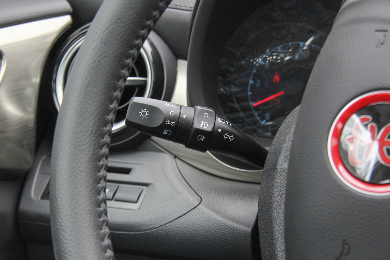 2018款比亚迪宋1.5TID手动智联尊享型