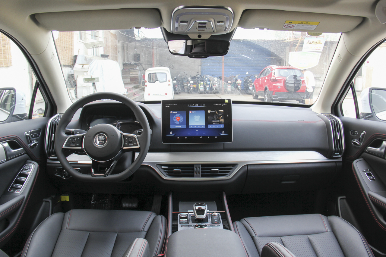 2018款比亚迪唐新能源2.0T全时四驱智联创享型7座