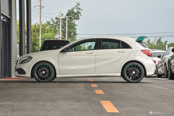 2016款奔驰A级 A200 1.6T自动赛道版