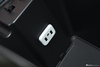 2017款昂科威2.0T自动四驱豪华型28T 雪域白