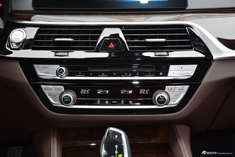 2018款宝马5系2.0T自动525Li 豪华套装