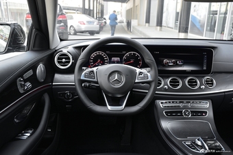 2018款奔驰E级改款2.0T自动 300L 运动豪华型