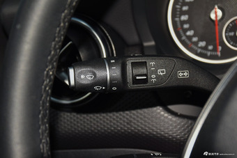 2017款奔驰A级 A200 1.6T自动动感型