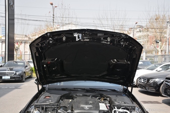 2018款奔驰E级改款2.0T自动 300L 运动豪华型