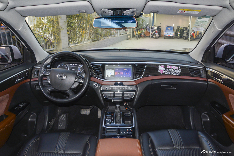 2017款传祺GS8 2.0T自动两驱豪华智联版320T