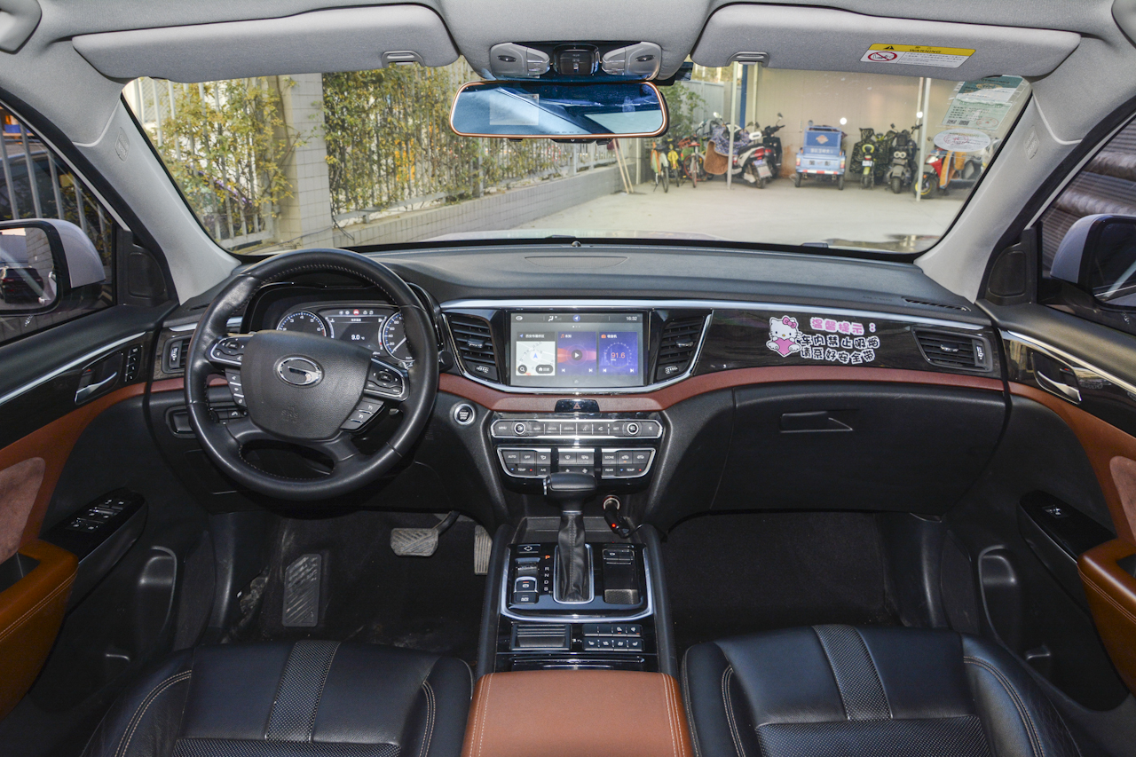 2017款传祺GS8 2.0T自动两驱豪华智联版320T