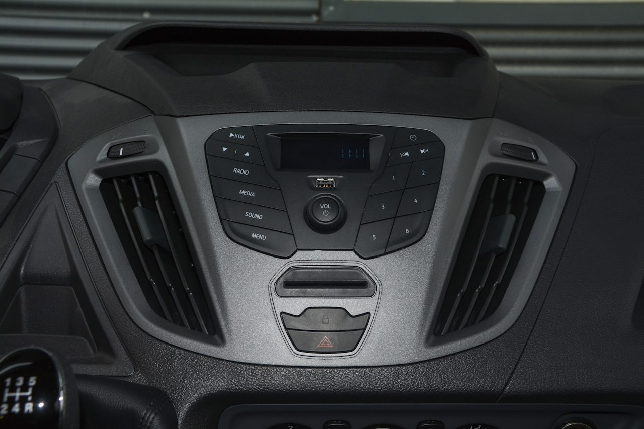 2017款新全顺 2.0T自动汽油多功能商用车短轴低顶