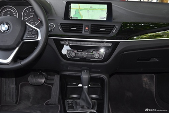 2017款宝马1系118i自动设计套装型