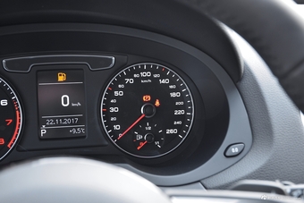 2018款奥迪Q3 30周年年型 30 TFSI风尚型