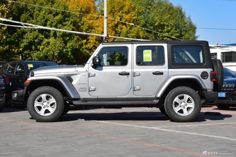 2018款牧马人2.0T自动四门撒哈拉版