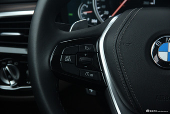 2018款宝马5系2.0T自动530Li尊享型豪华套装