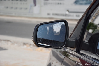 2017款宝骏560 1.5T DCT旗舰型7座