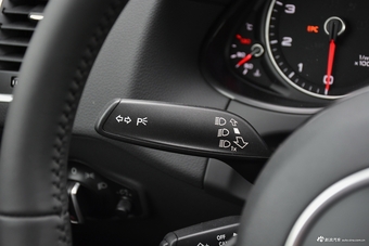 2017款奥迪Q5 Plus 2.0T自动40TFSI进取型