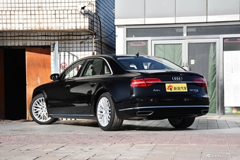 2017款奥迪A8L 4.0T自动60 TFSI quattro豪华型