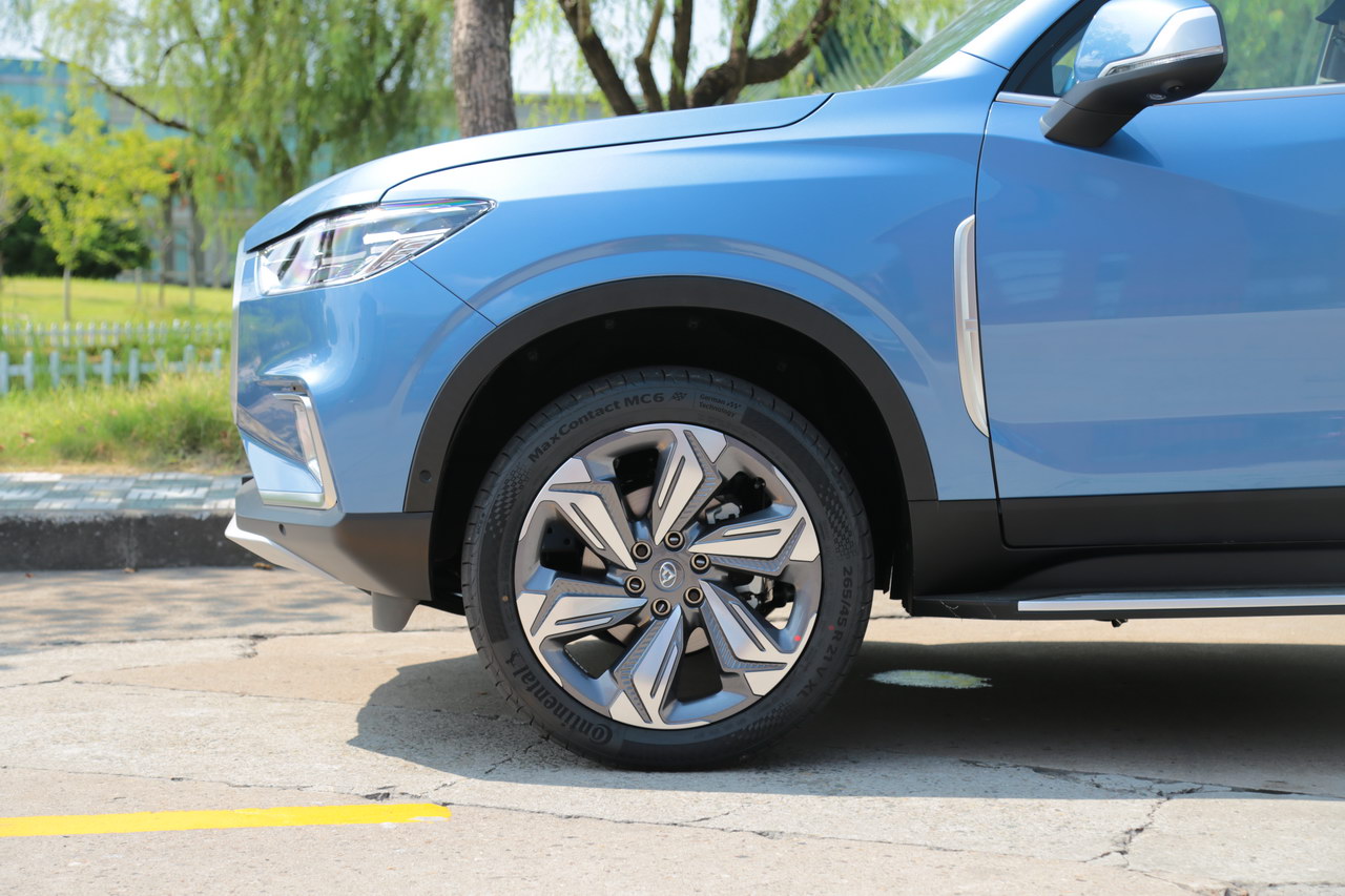 2017上汽大通D90 2.0TGI自动四驱高配版